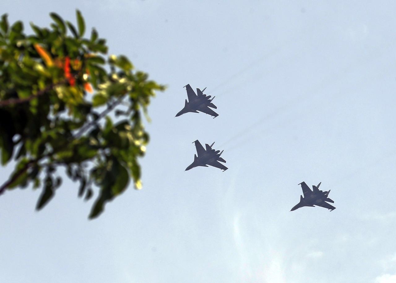 IAF aircraft rumble in skies showering flowers as tribute to Covid warriors