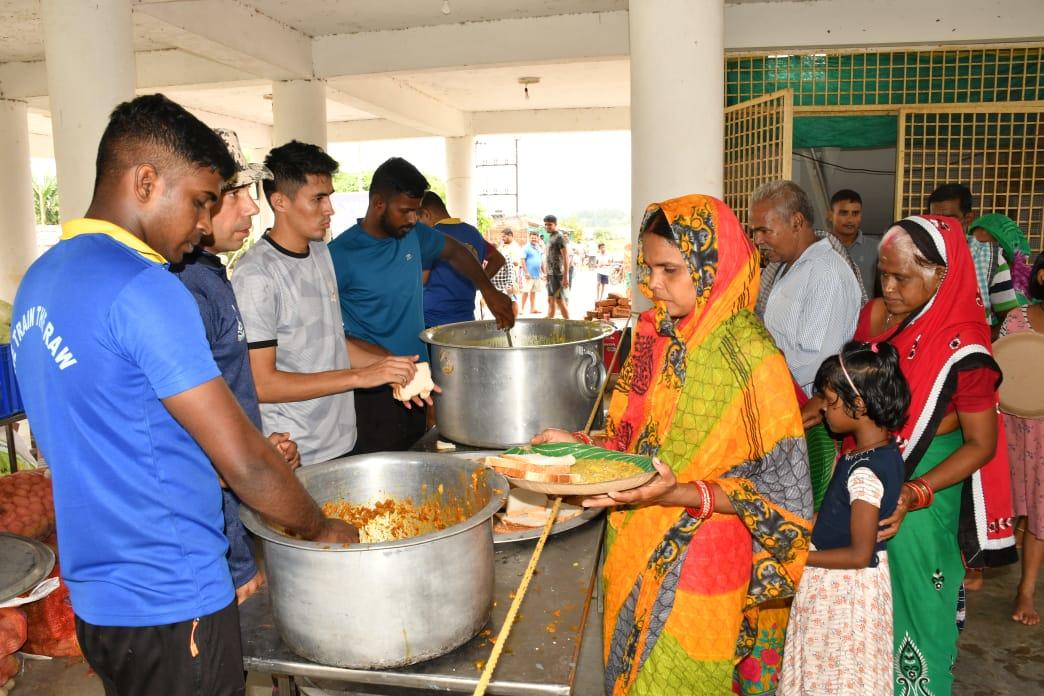 Indian Navy team commences flood relief operations at Puri