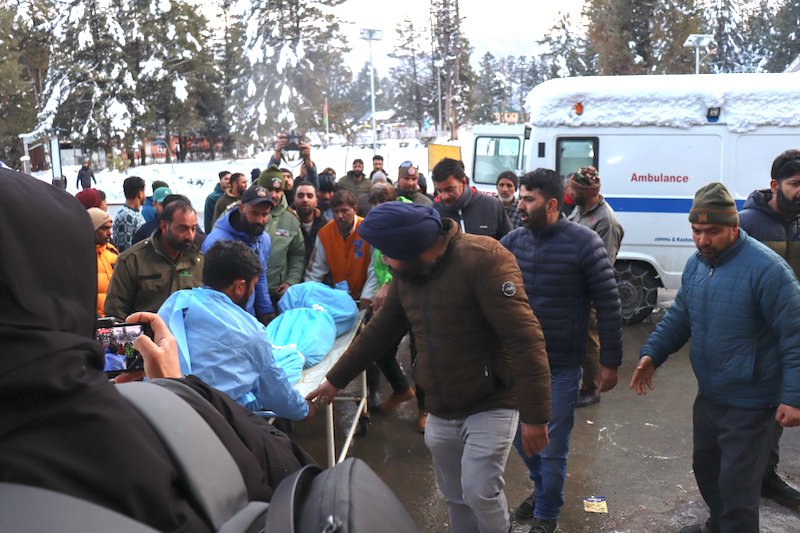 In Jammu & Kashmir, Indian Army rescues 81 tourists from avalanche and snowstorm