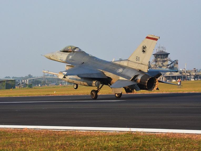In Pics: Tejas, Sukhoi, Jaguars of IAF and Singapore's F-16 roar in Kolkatas skies
