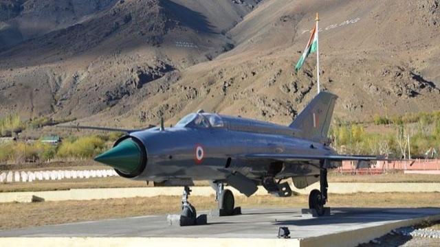 Indian Air Force Gp Capt dies in MiG-21 accident