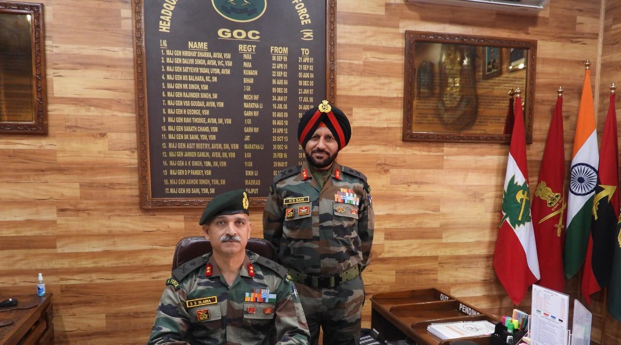  Maj Gen Sanjiv Singh Slaria takes over as GOC  Counter Insurgency Force Kilo