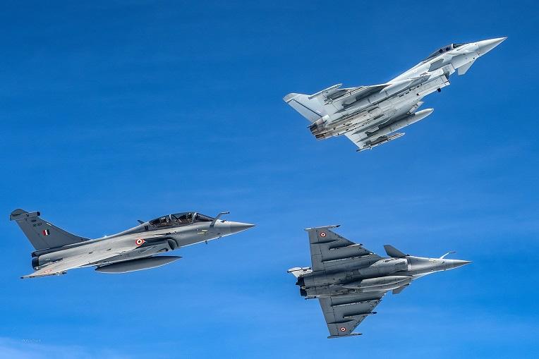 Indian Air Forces Rafale, Sukhoi-30MKI conduct exercise with Royal Air Forces Eurofighter Typhoon