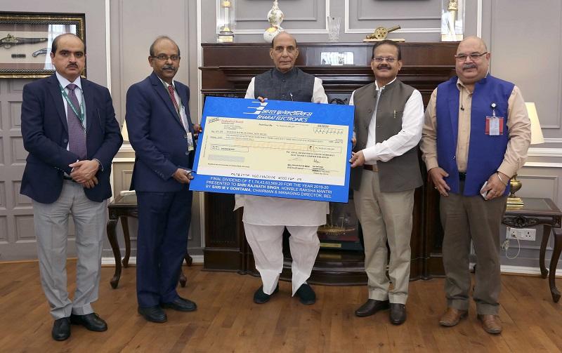 BEL presents Rs 174.44 crore final dividend to Defence minister 