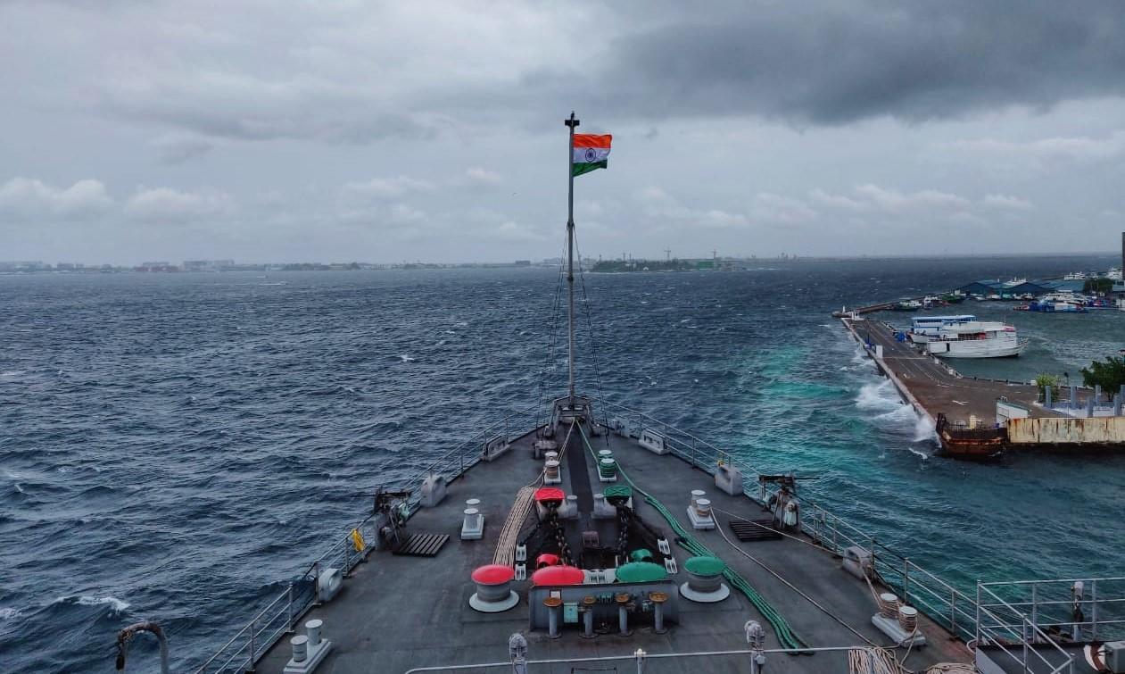 INS Jalashwa enroute Kochi from Maldives, carrying 588 Indians