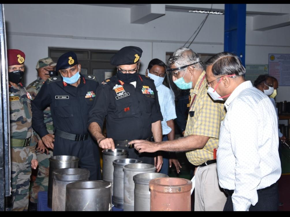 Sapta Shakti Commander visits HVF in Tamil Nadu