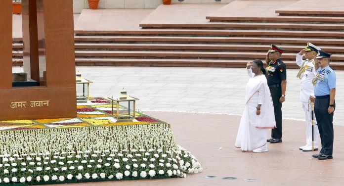 Independence Day: President Droupadi Murmu pays homage to fallen soldiers