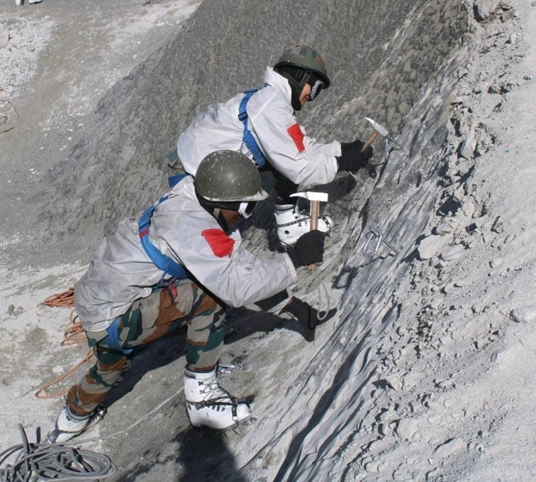 Who is Captain Shiva Chouhan, the first woman officer deployed at worlds highest battlefield Siachen?