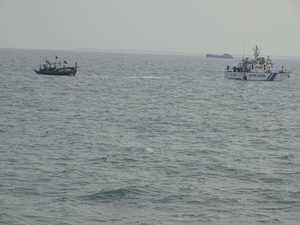 Indian Coast Guard, ATS Gujarat apprehend Pakistani boat with heroine worth Rs 350 core