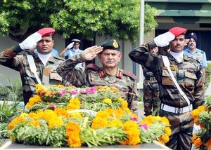 Northern Army Commander pays tributes to gallant soldiers in Jammu