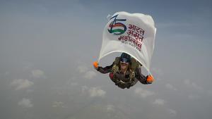 India@75: IAF organises Tri-service skydive at Chandan Range in Jaisalmer