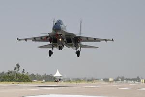 Indian Air Force conducts day and night emergency landing drills on Purvanchal Expressway