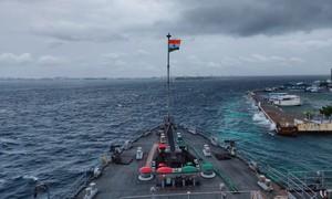 INS Jalashwa enroute Kochi from Maldives, carrying 588 Indians