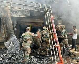 Gujarat: Indian Army provides assistance in market fire at Dharangdhra