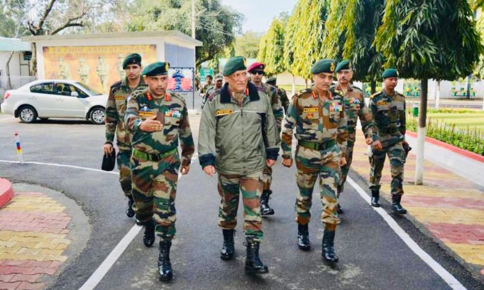 Army chief visits forward areas of Samba and Ratnuchak