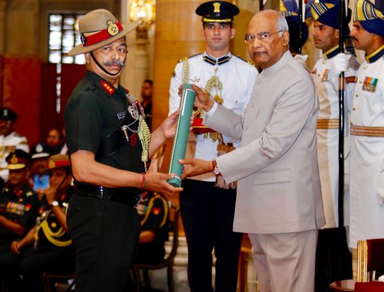 President confers Ex 15 Corps GOC Lt Gen Bhat with UYSM