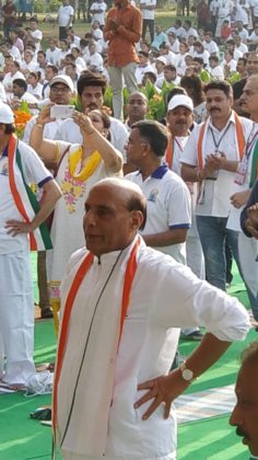 Rajnath Singh-led 1000s in practicing Yoga in Delhi